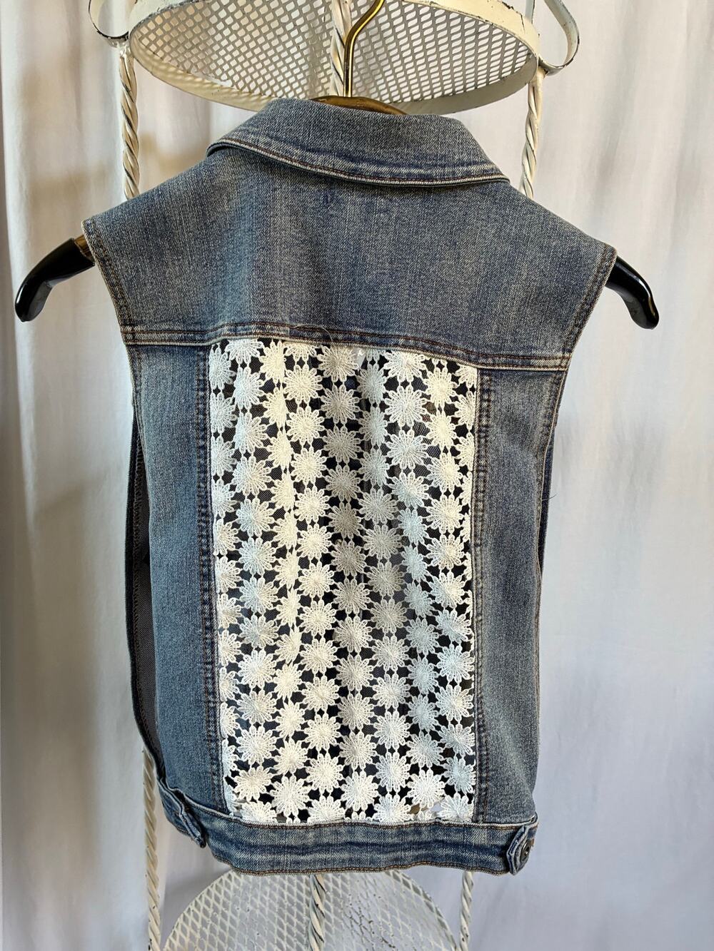 ChiQle Vest Boho Western Button Up Light Wash Denim Lace Back Open Sides Size Lg